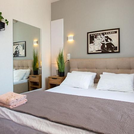 Modern Studio Beside Metro Yaroslava Mudroho, Universytet - Chernyshevska Str 95-7 Charkov Exteriér fotografie